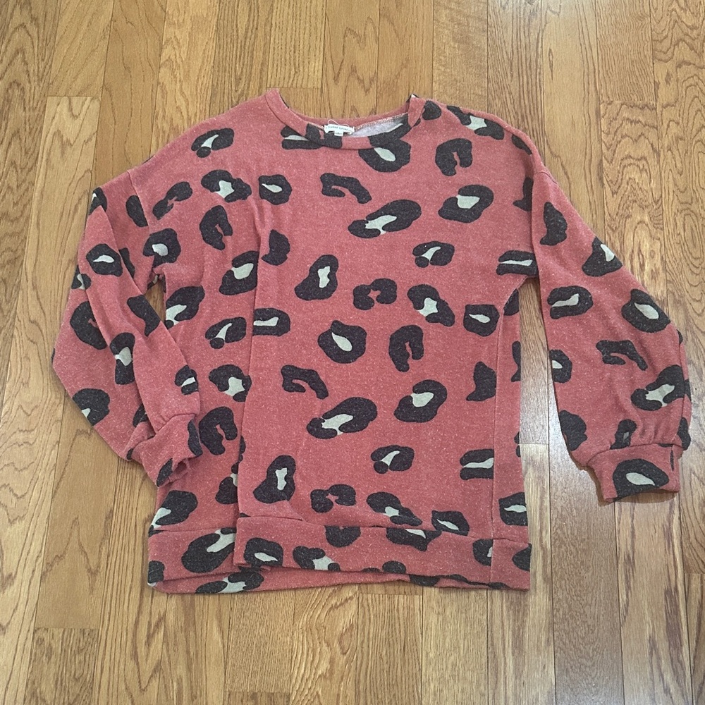 Chic Leopard Print Sweater in Red